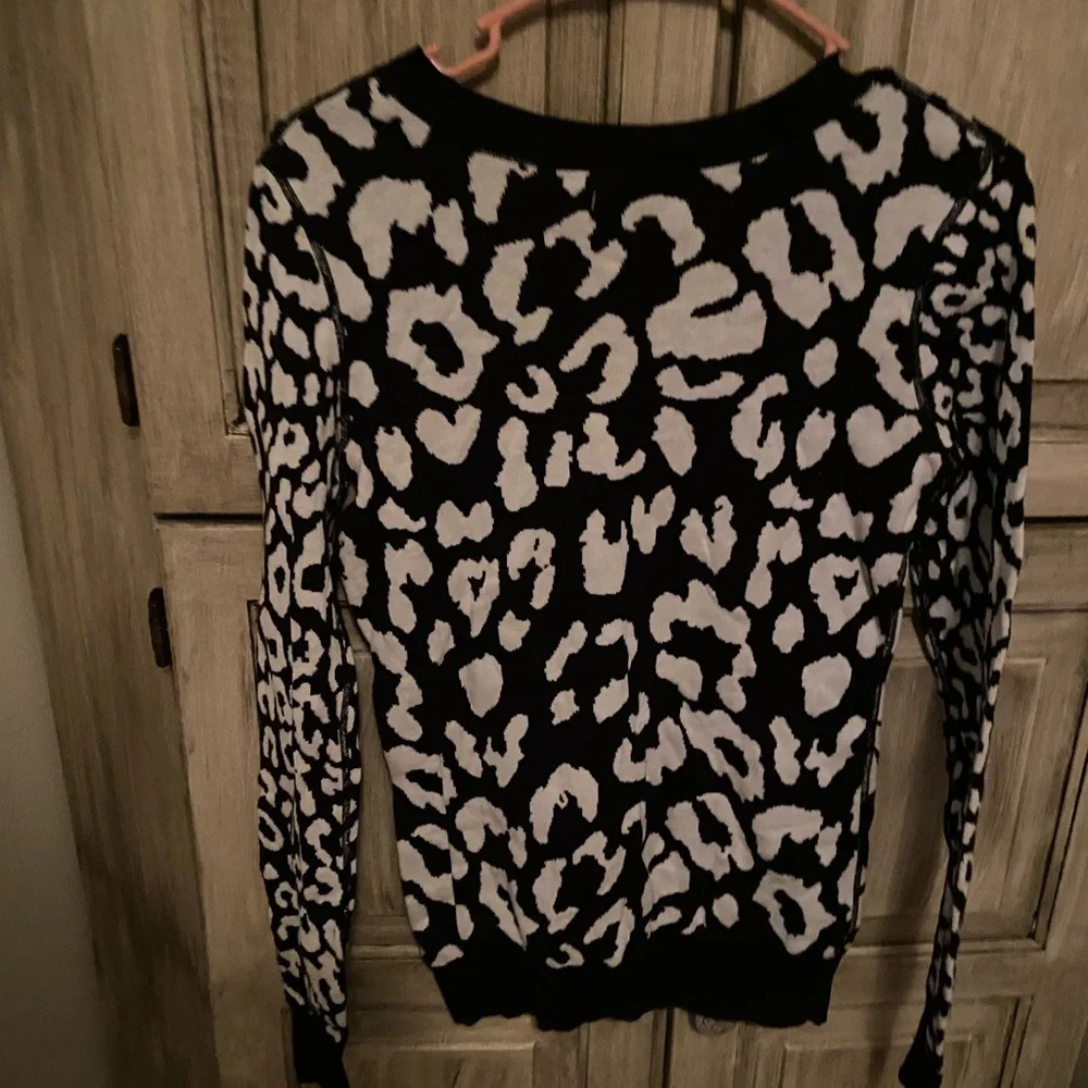 Express Sweater - Picture 2 of 2